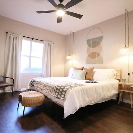 Nomad Retreat King Bed Boutique Condo W Garage Gainesville Esterno foto