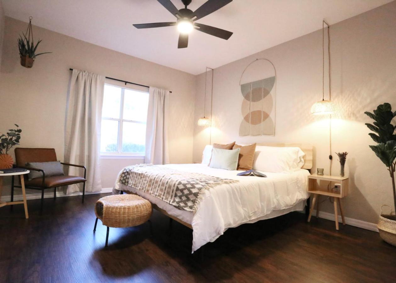Nomad Retreat King Bed Boutique Condo W Garage Gainesville Esterno foto