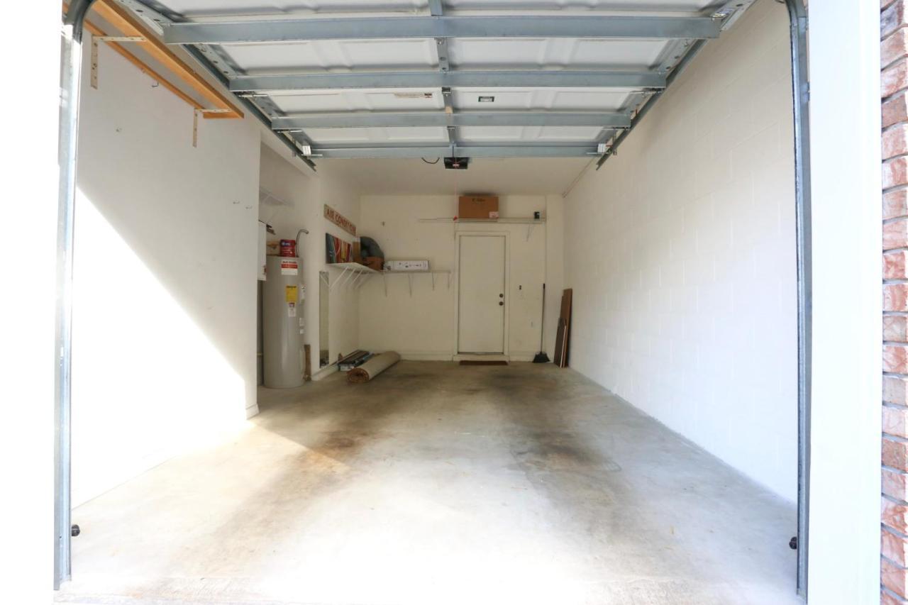 Nomad Retreat King Bed Boutique Condo W Garage Gainesville Esterno foto