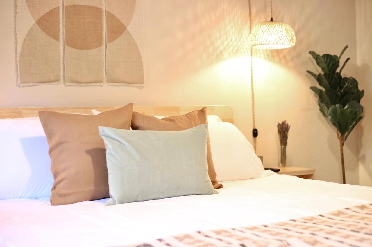 Nomad Retreat King Bed Boutique Condo W Garage Gainesville Esterno foto