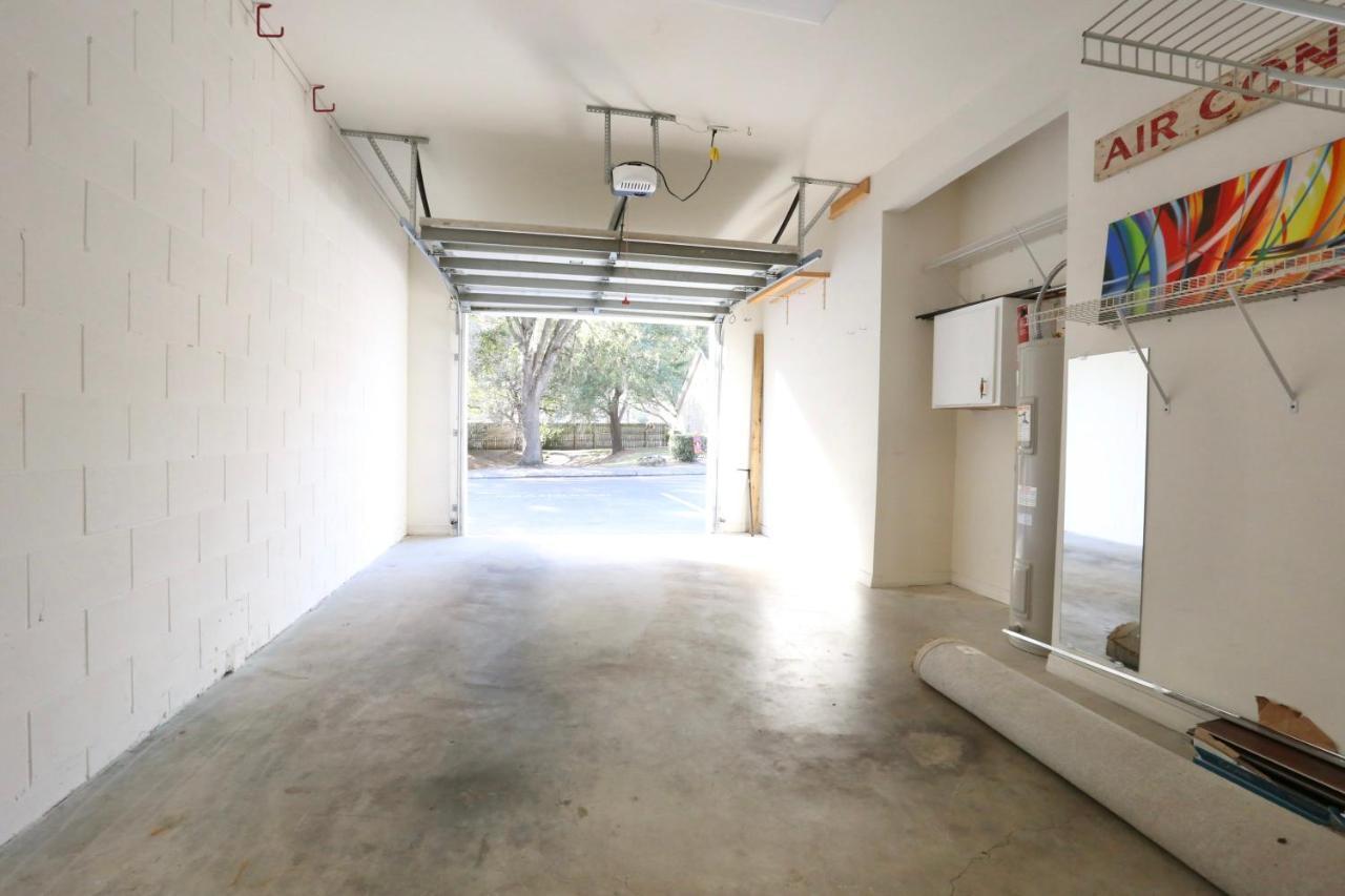 Nomad Retreat King Bed Boutique Condo W Garage Gainesville Esterno foto