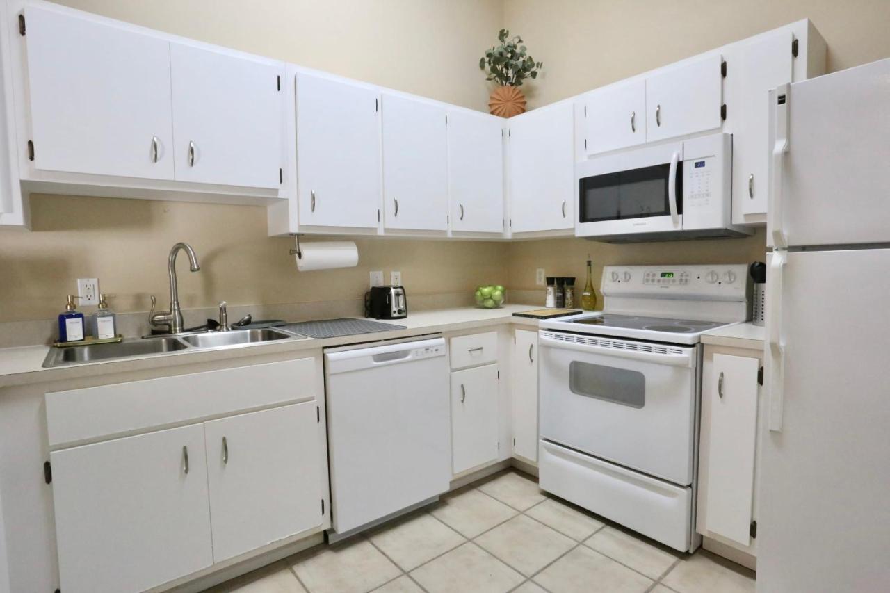 Nomad Retreat King Bed Boutique Condo W Garage Gainesville Esterno foto