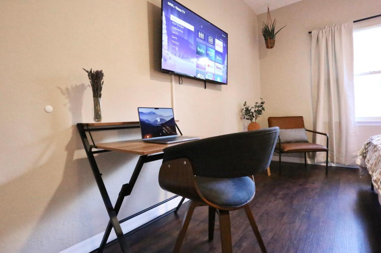 Nomad Retreat King Bed Boutique Condo W Garage Gainesville Esterno foto