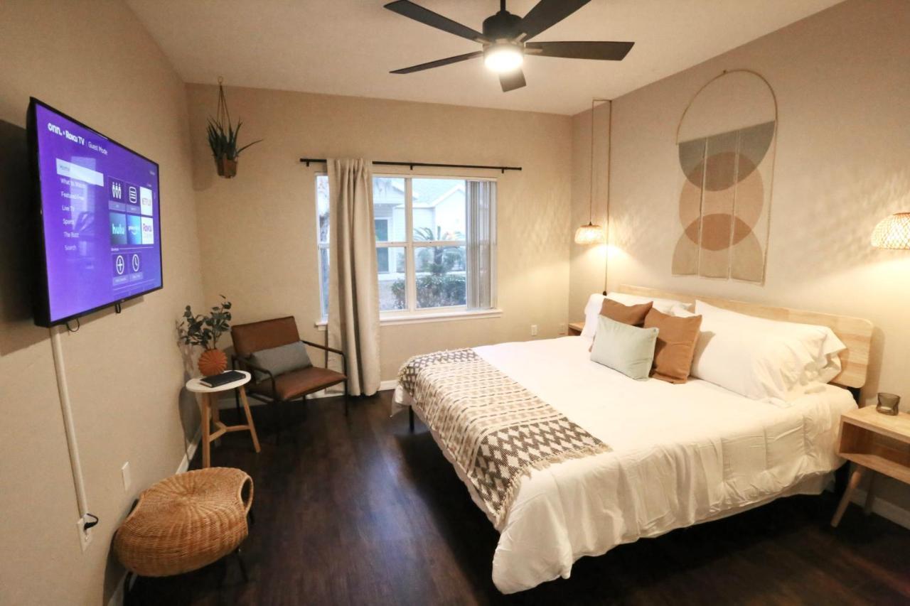 Nomad Retreat King Bed Boutique Condo W Garage Gainesville Esterno foto