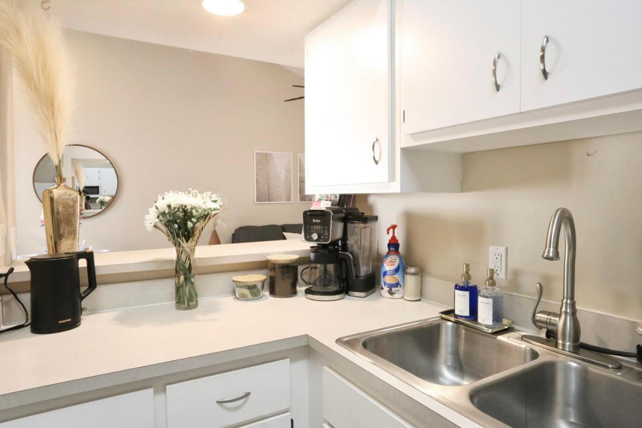 Nomad Retreat King Bed Boutique Condo W Garage Gainesville Esterno foto