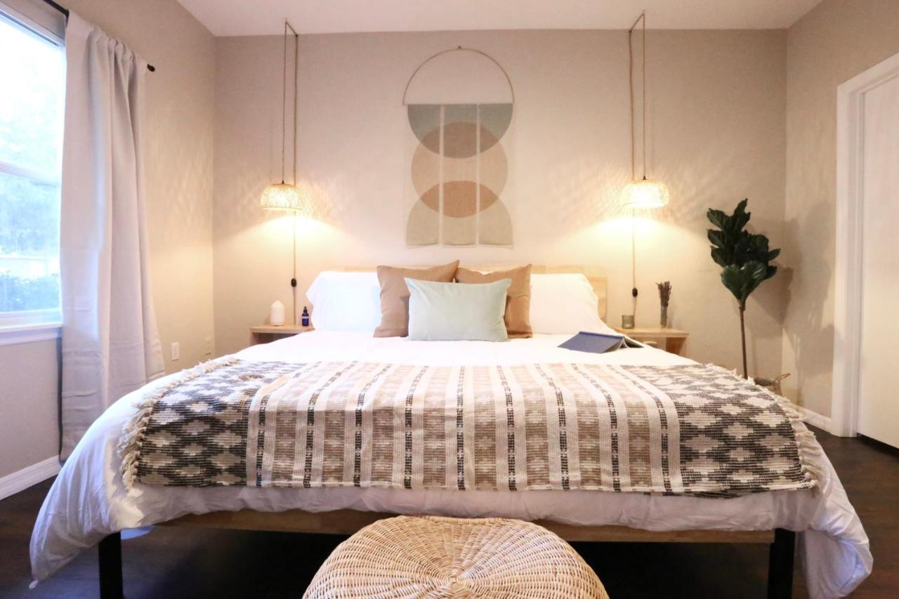 Nomad Retreat King Bed Boutique Condo W Garage Gainesville Esterno foto