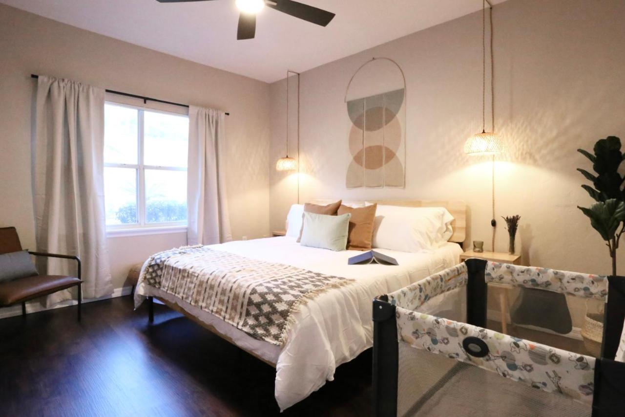 Nomad Retreat King Bed Boutique Condo W Garage Gainesville Esterno foto